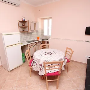 Casa Menis 3*, Rovigno Croazia