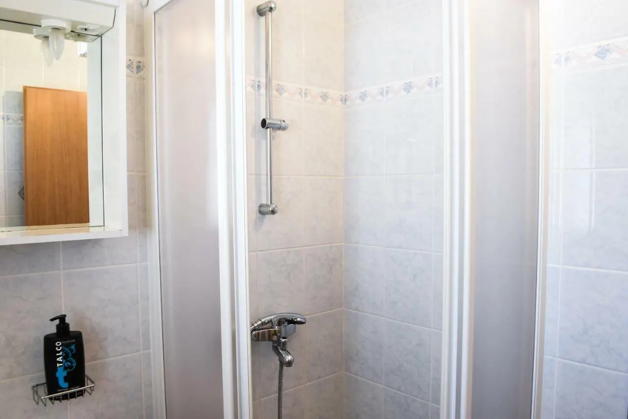 Rooms Ljubica Cres 0*,